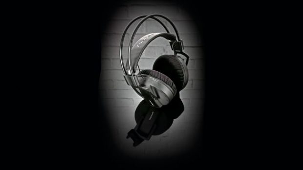 fm296-pioneer-headphones-650-80[1]
